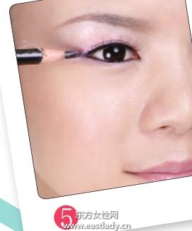 裸妝清澈眼線描畫法 讓你的眼線 隱形 起來