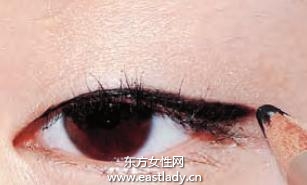 若有若無(wú)的隱形眼線的畫(huà)法