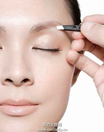 化妝教程之秀氣眉妝必備道具
