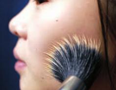 粉底刷快速上粉底步驟圖解