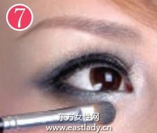 優(yōu)雅宴會(huì)妝化法展現(xiàn)出獨(dú)有溫柔美態(tài)