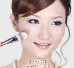 深邃迷離妝散發(fā)高貴撩人姿態(tài)