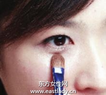 用陰影與高光營造自然立體妝容效果