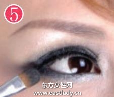 優(yōu)雅宴會(huì)妝化法展現(xiàn)出獨(dú)有溫柔美態(tài)