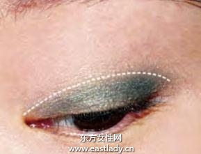 眼線筆+眼影輕松擁有迷人眼神