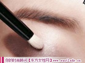 眼影的韓式畫(huà)法 打造炫麗電眼妝