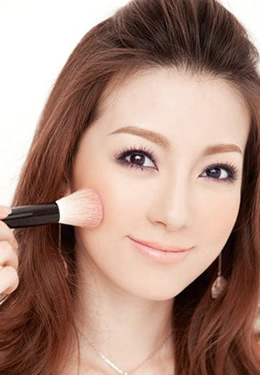 讓臉看起來(lái)比較小的化妝技巧