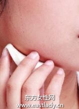 固體粉底打造肌膚爽滑質(zhì)感