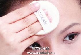 底妝畫(huà)法打造透明自然亞光肌膚