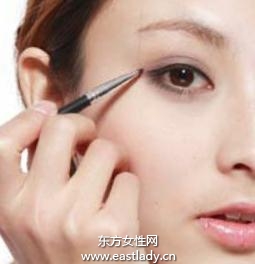 眼妝教程之金色系眼影打造深邃眼神