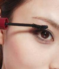 眼妝教程之金色系眼影打造深邃眼神