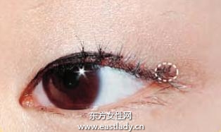 若有若無(wú)的隱形眼線的畫(huà)法