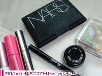 讓眼睛變大的內(nèi)雙眼眼妝的畫法