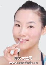 唇部完美遮瑕法 彌補(bǔ)不完美唇形