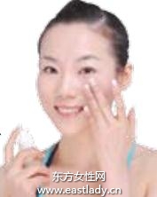 化妝教程之巧用遮瑕膏點(diǎn)走斑點(diǎn)