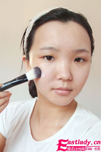 單眼皮女生親自打造夏日清新眼妝