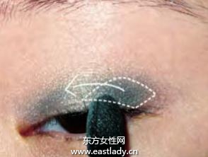 眼線筆+眼影輕松擁有迷人眼神