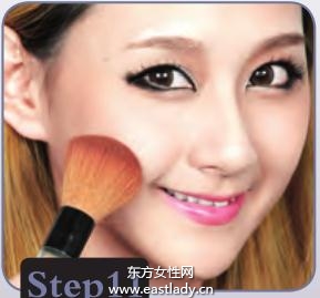 浪漫女性妝容顯露都市白領(lǐng)典雅高貴氣質(zhì)