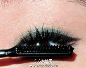 眼線筆+眼影輕松擁有迷人眼神