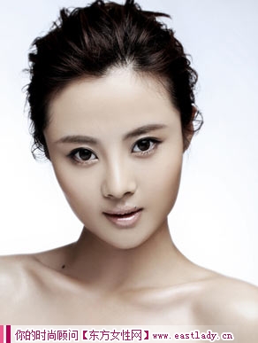 乳液白領(lǐng)女女士不可缺少的化妝品