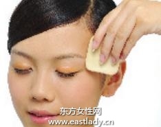 油性皮膚化妝最好使用粉餅