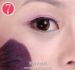 時(shí)尚運(yùn)動(dòng)妝容讓你輕 妝 上陣