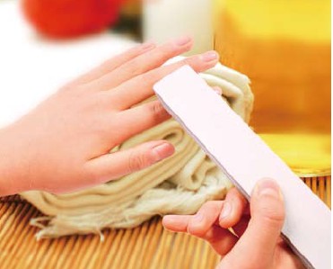 根據(jù)手形打磨最佳甲形