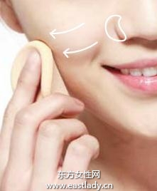 香檳色珠光粉底+啞光散粉打造低調(diào)奢華感底妝