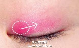 單眼皮女生約會(huì)必畫誘人草莓妝