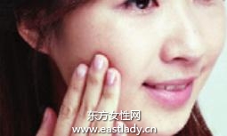 化妝教程之通過底妝遮蓋粉刺印跡