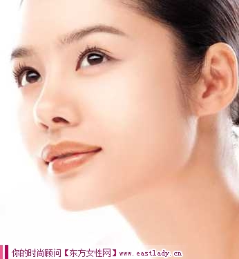 重視耳部化妝 為妝容添風(fēng)采