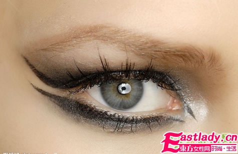 內(nèi)雙眼怎樣畫大眼妝