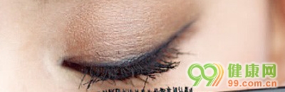 冬季的迷人魅惑眼妝步驟圖解