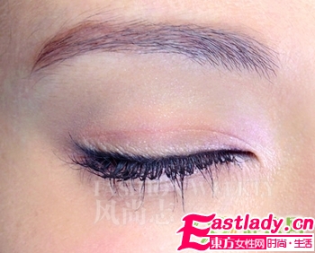 流行甜美 焦糖發(fā)色搭蜜粉妝