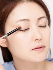 日 凜感 眼妝 做知性美人