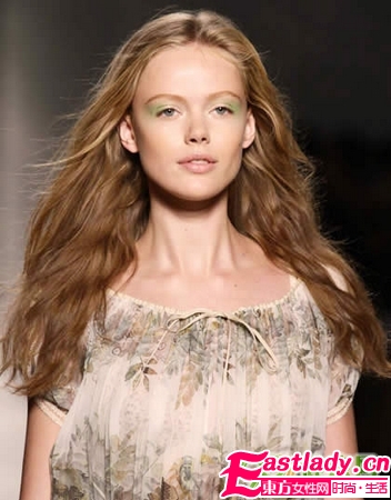 10款彩色系眼妝 讓你驚艷整冬