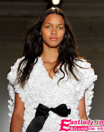 10款彩色系眼妝 讓你驚艷整冬