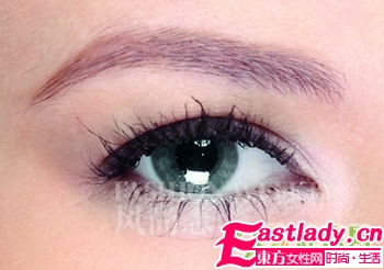 流行甜美 焦糖發(fā)色搭蜜粉妝