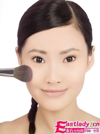 腮紅打造小臉效果顯著
