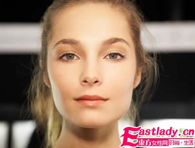 美寶蓮優(yōu)雅裸妝的畫法