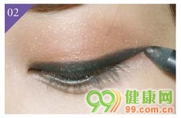 畫韓國煙熏妝的步驟圖解