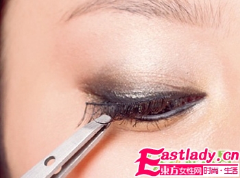 冬季的迷人魅惑眼妝步驟圖解