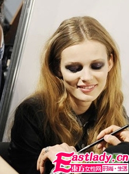 少女煙熏妝 性感魅惑的青春