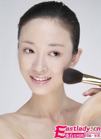 腮紅打造小臉效果顯著