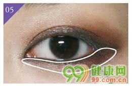 畫韓國煙熏妝的步驟圖解