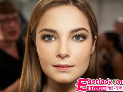 冷艷優(yōu)雅的妝容怎么畫