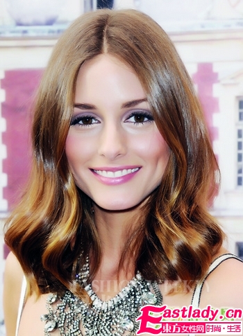 流行甜美 焦糖發(fā)色搭蜜粉妝