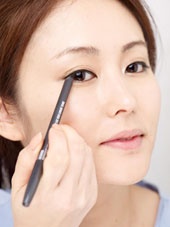 日 凜感 眼妝 做知性美人