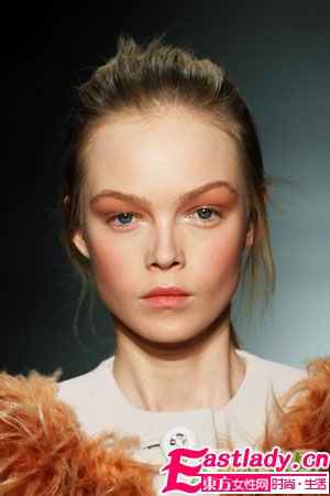 Max Factor發(fā)布2011秋冬妝容趨勢(shì)