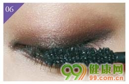 畫韓國煙熏妝的步驟圖解